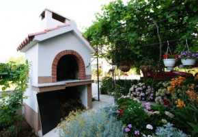 Apts Milica - parking and garden